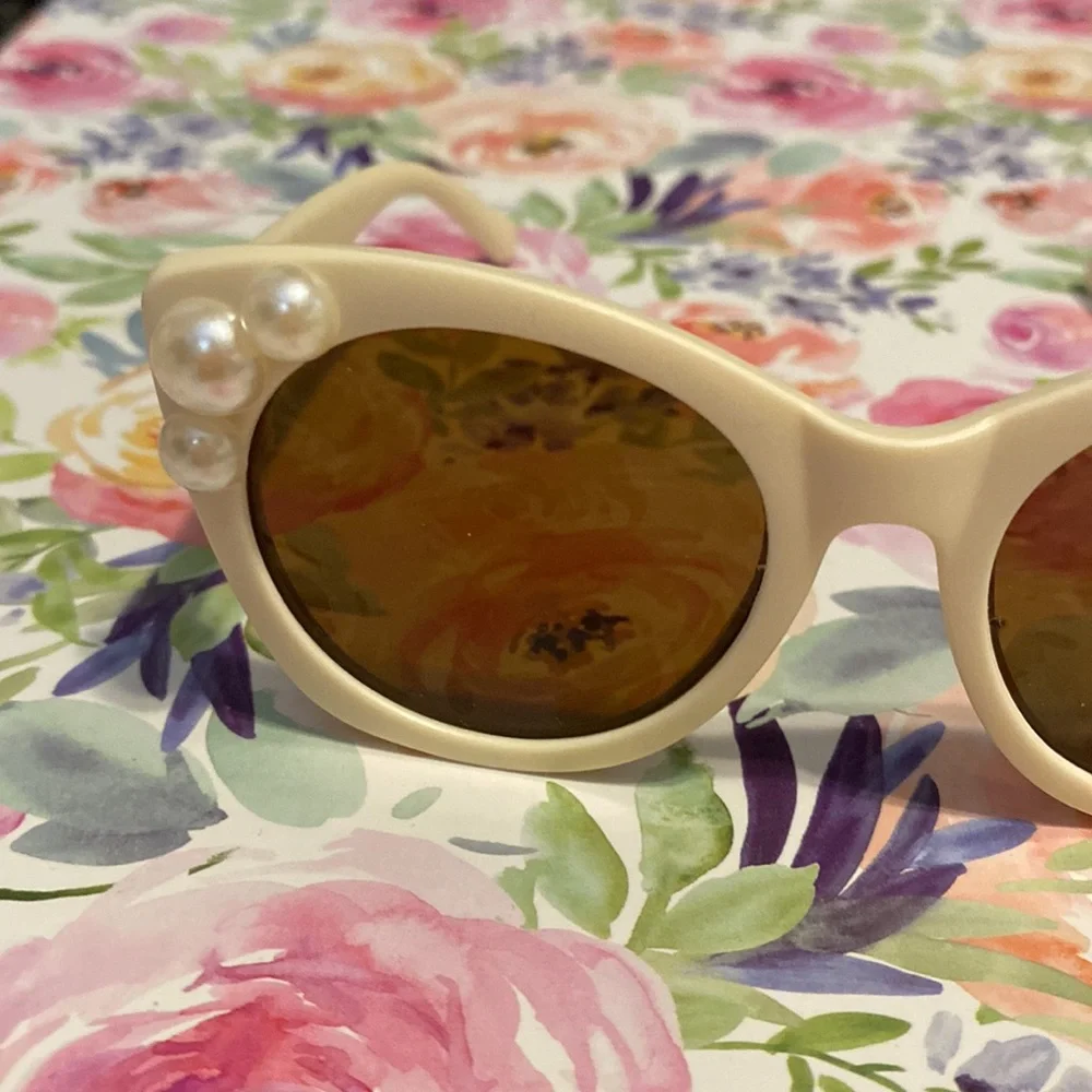 Little girls ivory sunglasses w charms